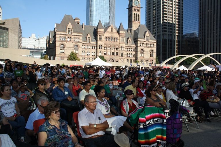 Mexicanos En Toronto Celebran ‘Grito De Independencia’ Con Fiesta ...